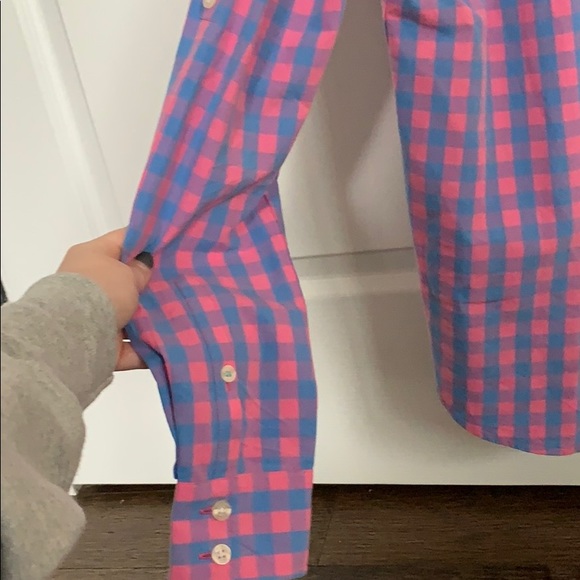 Women’s Vineyard Vines Button Down!! - Picture 6 of 7
